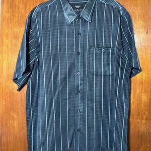 Haggar Men's Navy and light blue Striped Button Down Shirt